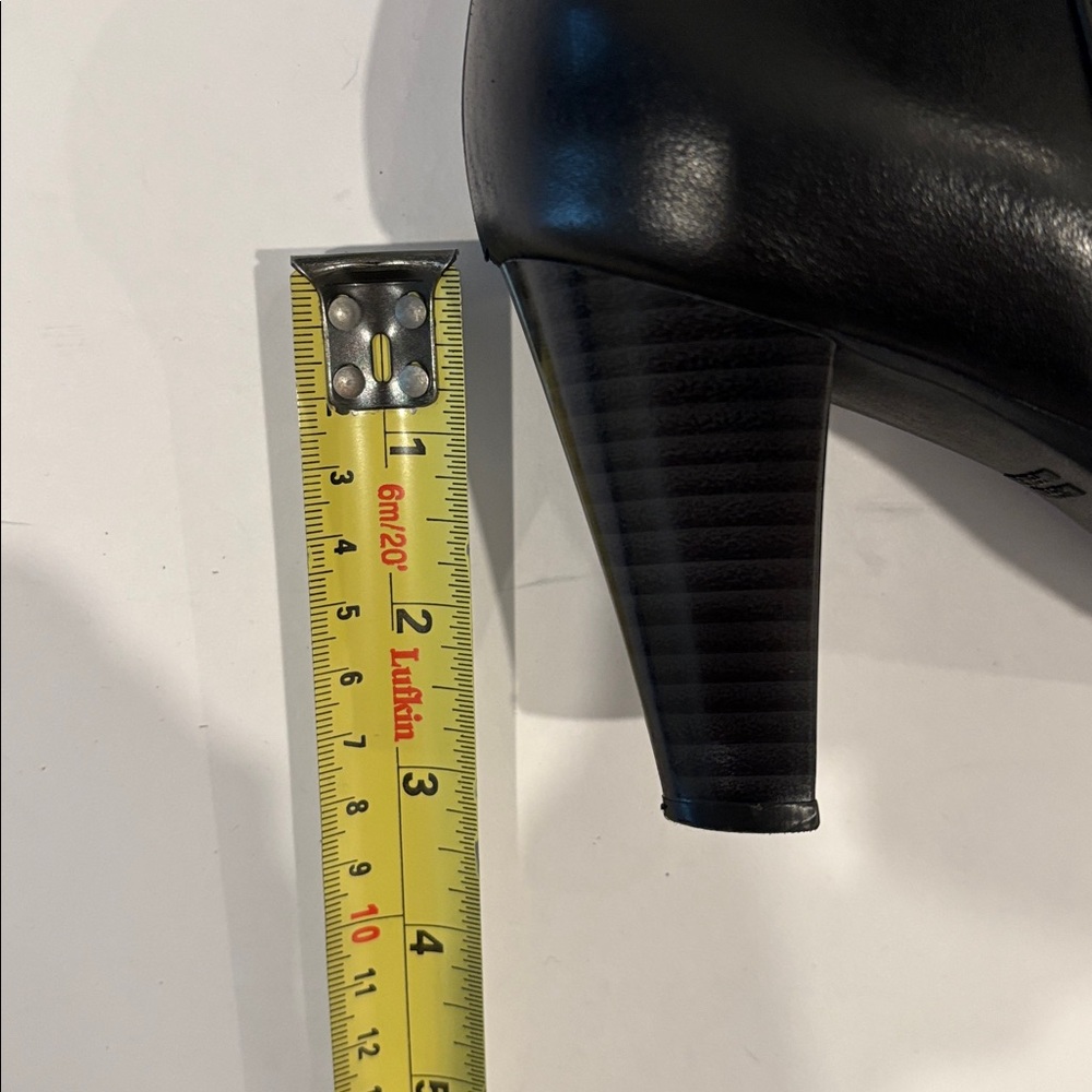 Sleek Black Leather Heeled Boots - Picture 6 of 12